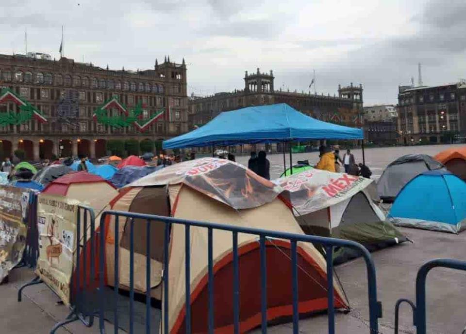 Maestros de la CNTE de Veracruz instalan plantón en Zócalo