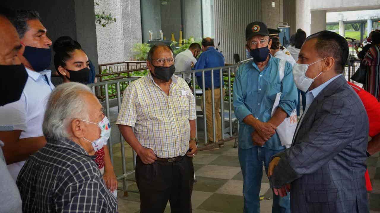 Piden mineros con protesta un memorial en Fundidora Piden mineros con protesta un memorial en Fundidora