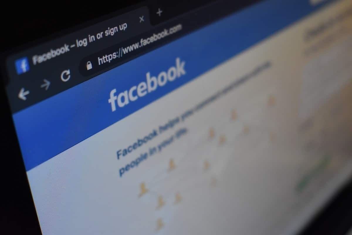 Facebook tiene un Facebook paralelo Facebook tiene un Facebook paralelo