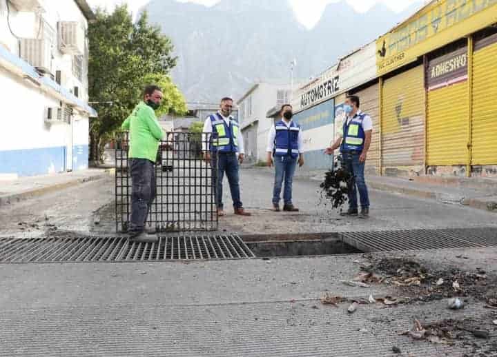 Realiza Santa Catarina limpieza en drenaje pluvial Realiza Santa Catarina limpieza en drenaje pluvial