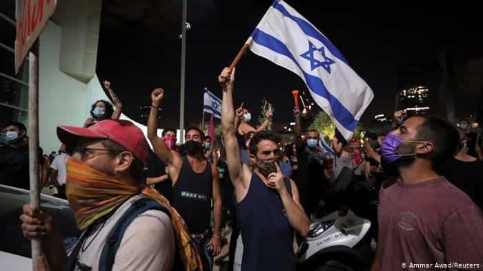 Protestan contra Netanyahu pese a confinamiento Protestan contra Netanyahu pese a confinamiento