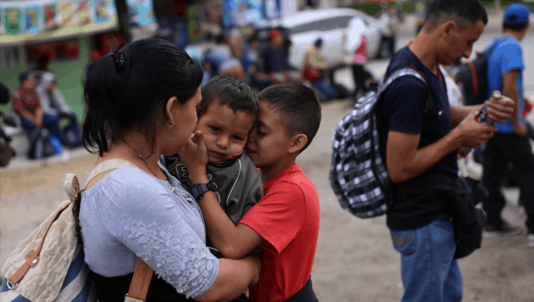 Llegan migrantes hondureños a la frontera de México Llegan migrantes hondureños a la frontera de México