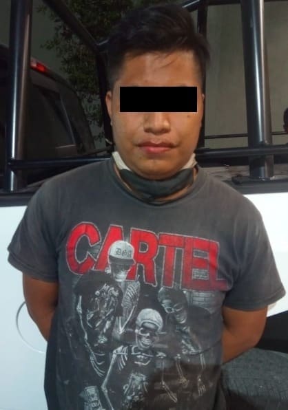 Detienen a hombre con arma blanca en tienda Detienen a hombre con arma blanca en tienda