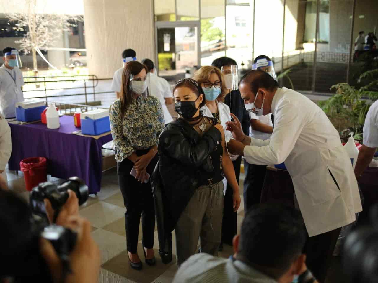Aplican a Diputados vacuna contra la Influenza Aplican a Diputados vacuna contra la Influenza
