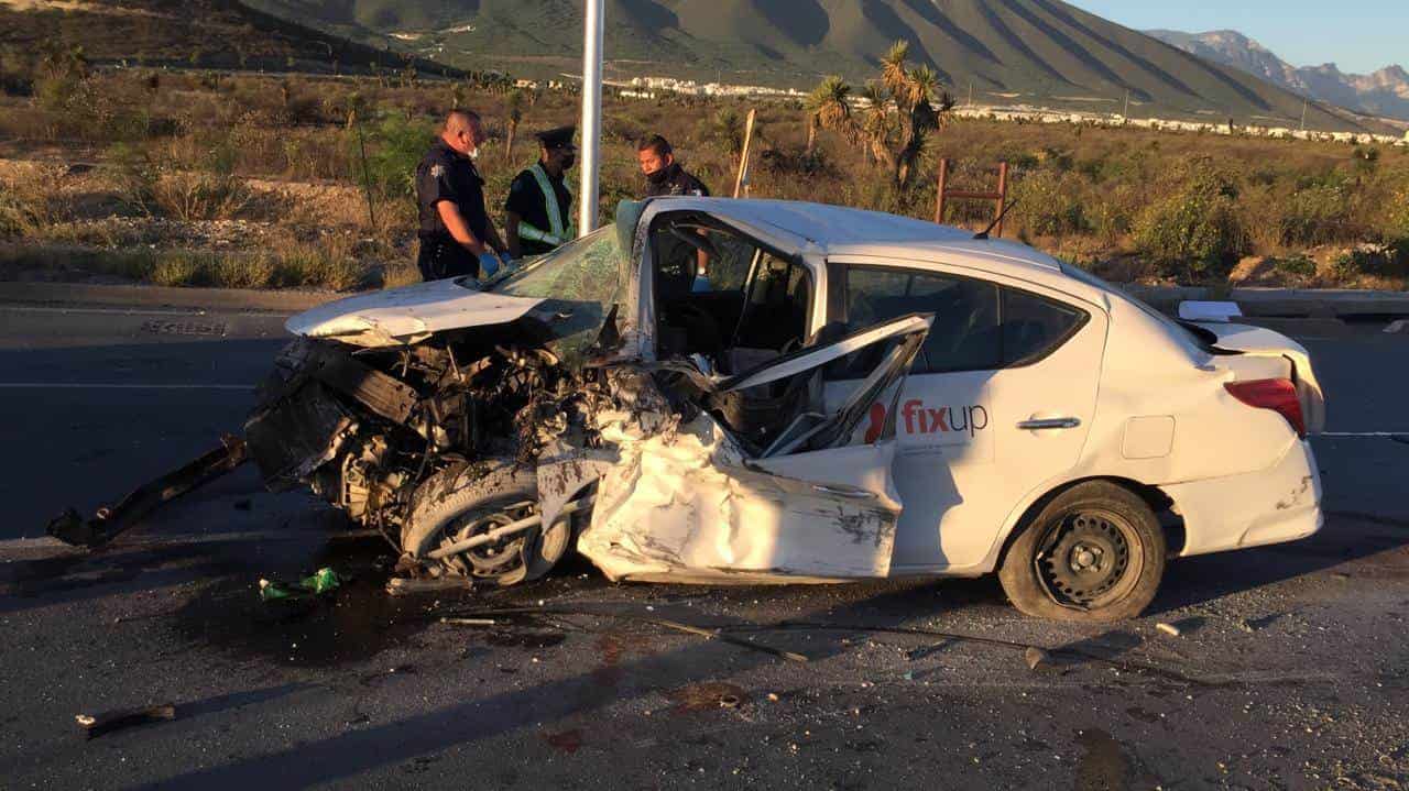 Muere al chocar auto en muro de concreto Muere al chocar auto en muro de concreto