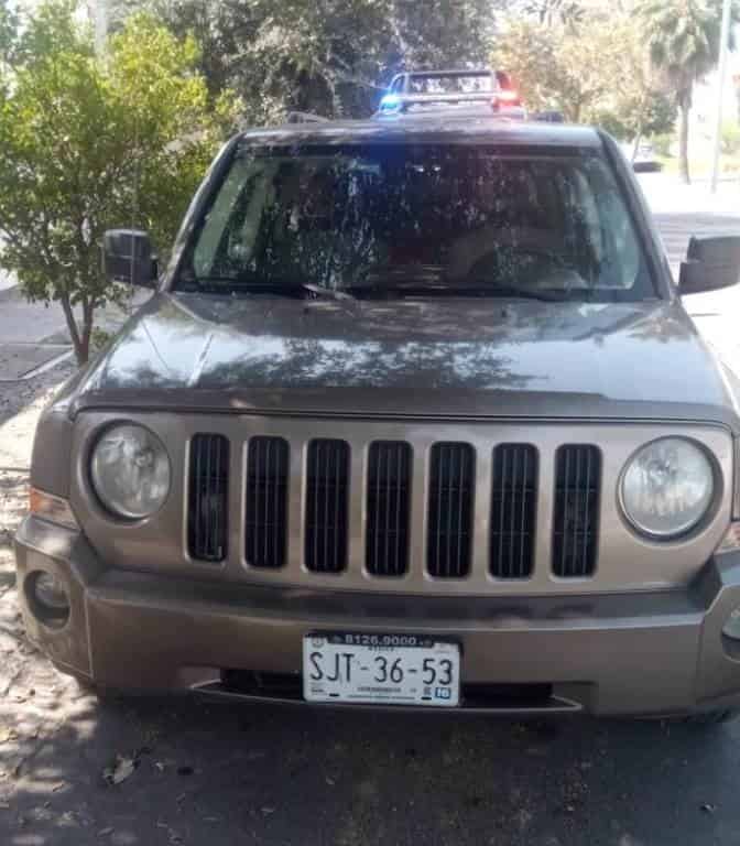 Detienen a 3 hombres en camioneta con reporte Detienen a 3 hombres en camioneta con reporte
