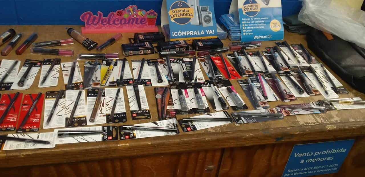 Arrestan a dos por robo en centro comercial Arrestan a dos por robo en centro comercial