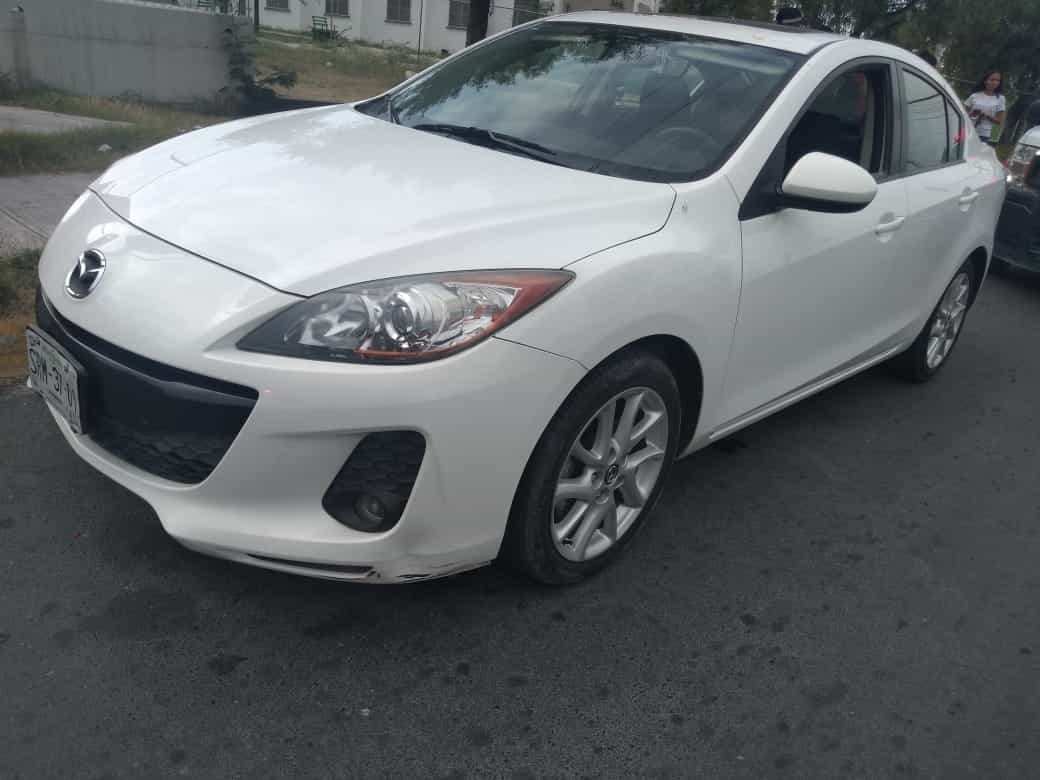 Viaja en automóvil robado y lo detienen Viaja en automóvil robado y lo detienen