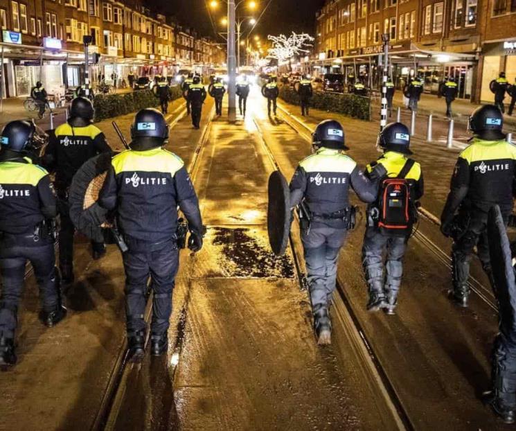 Arrestan a 131 tras disturbios en Holanda