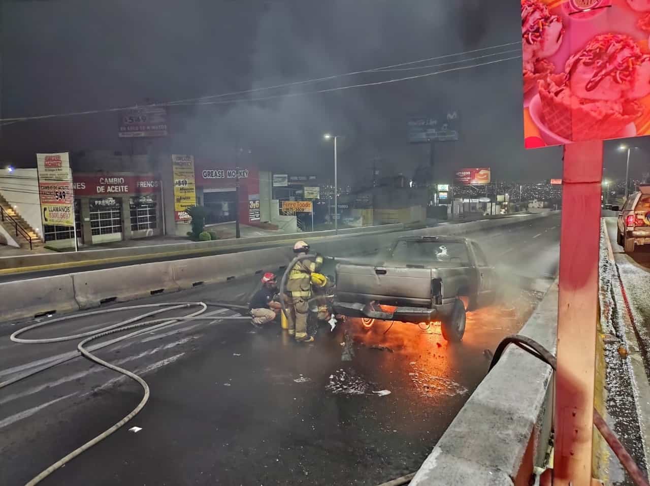 Se incendia vehículo en Paseo de los Leones
