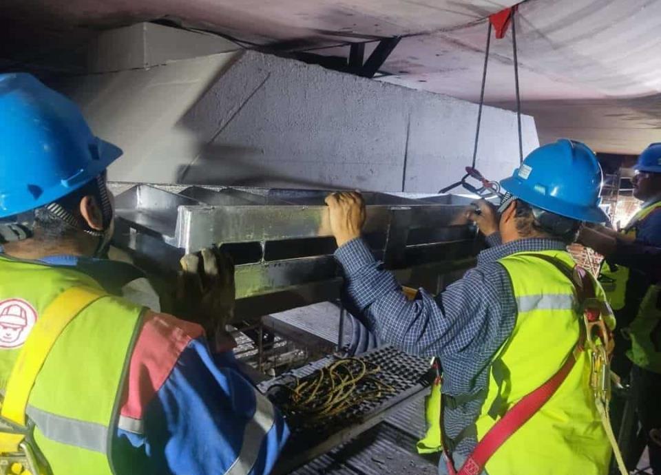 Tardaría Estación Universidad un mes más