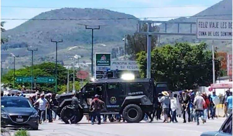 Regresan bloqueos a la Autopista del Sol