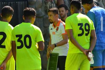 Vence CF de Santiago al Real Apodaca en Cl&aacute;sico amistoso