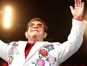 Podría Elton John retirarse de la música por problemas de visión