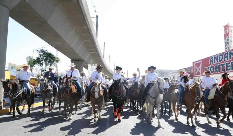 Celebran Fundación de Monterrey con cabalgata