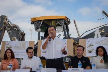 Le resuelven la vida a 2 mil 441 familias de NL