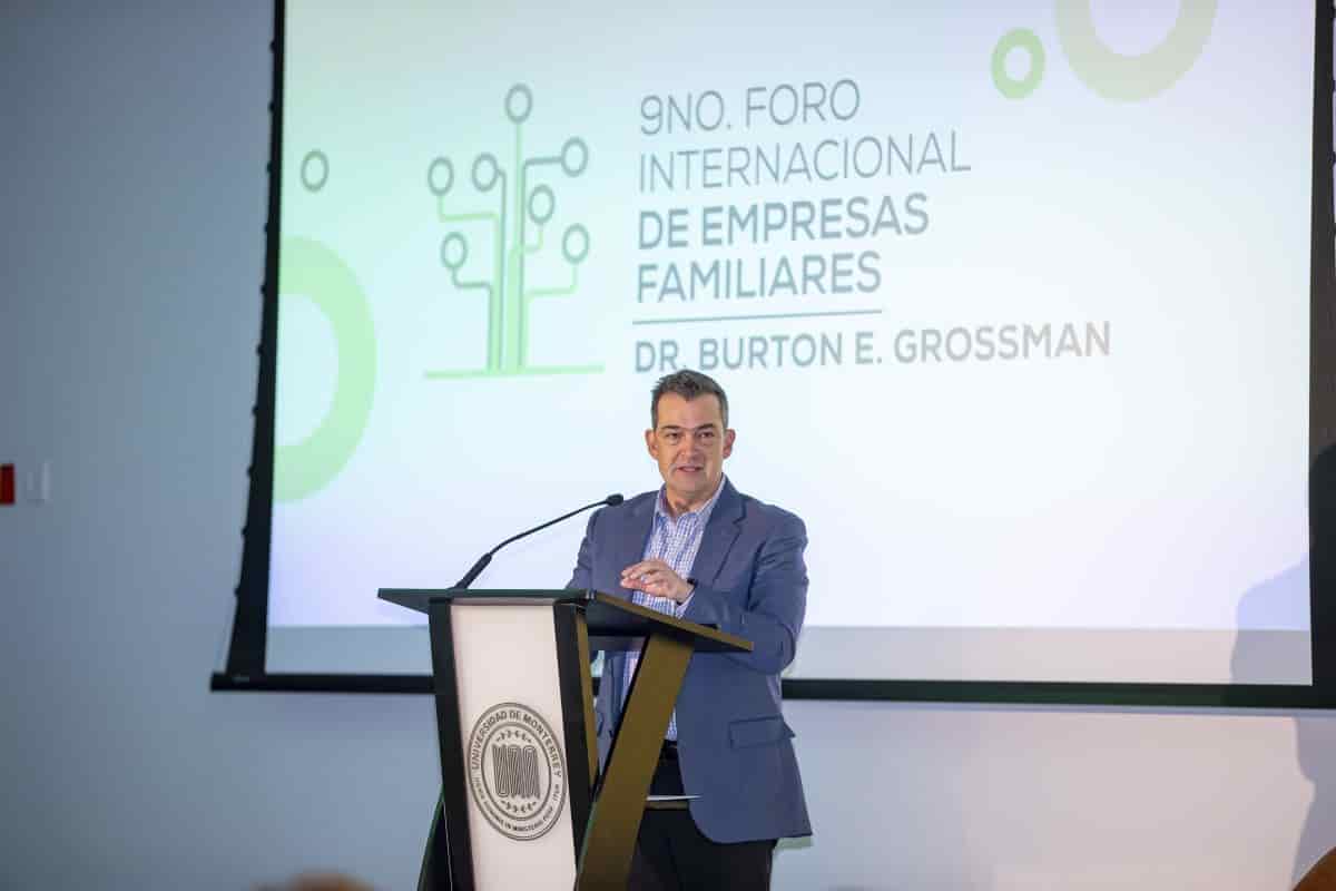 Otorgan premio por contribuir al desarrollo de negocios familiares