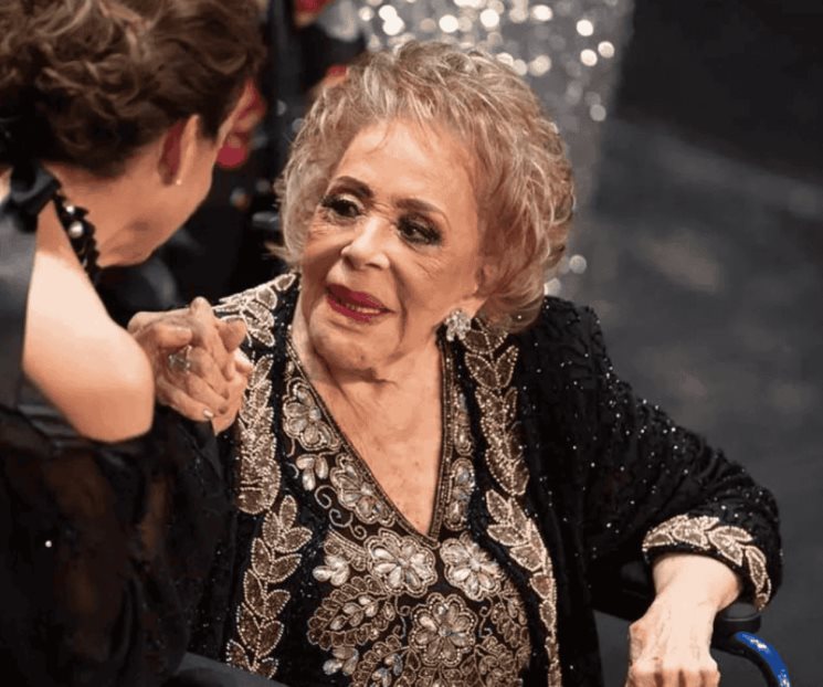 Silvia Pinal se mantiene hospitalizada