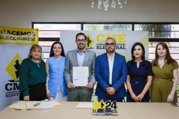 Otorgan a David de la Pe&ntilde;a constancia que acredita su reelecci&oacute;n 