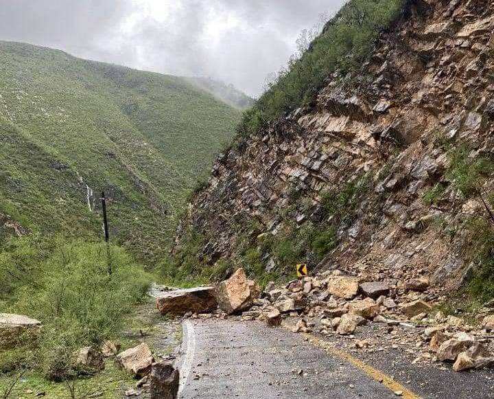 Sufren daños considerables vialidades por ‘Alberto’