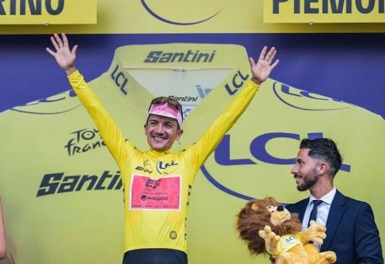 Gana Richard Carapaz en etapa 17 del Tour de Francia