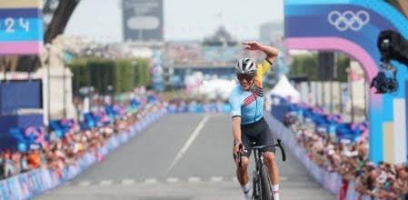 Se impone Belga en ciclismo de ruta