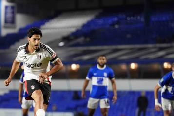 Anota Ra&uacute;l Jim&eacute;nez y el Fulham avanza en la EFL Cup de Inglaterra