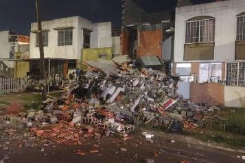 Se derrumba casa en Ju&aacute;rez, hay 2 heridos