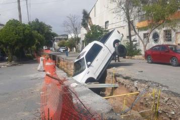 Cae a zanja sin se&ntilde;alamientos