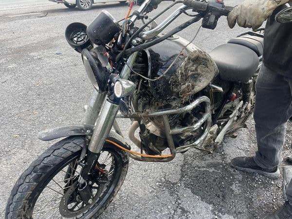 Resulta motociclista herido en choque