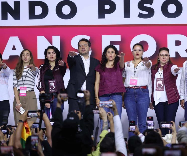 Estoy muy contento, dice AMLO por nueva dirigencia de Morena