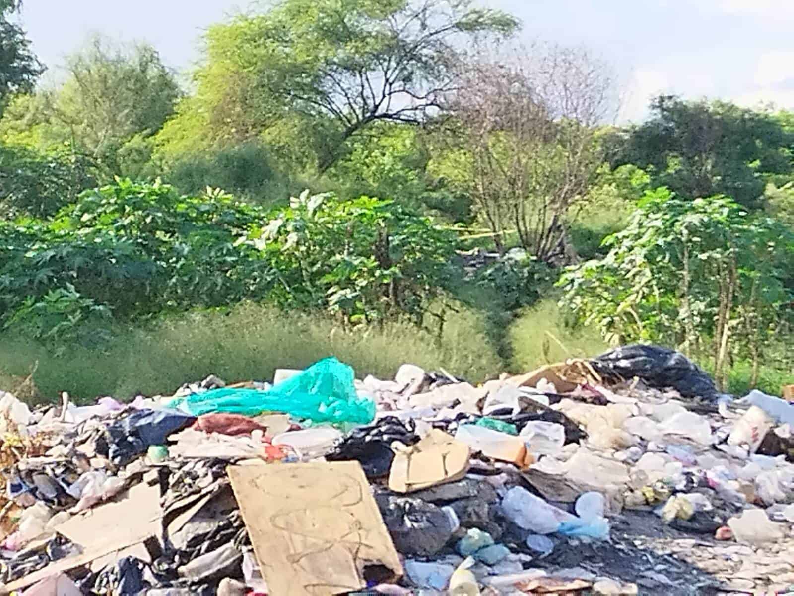 Un recolector de botes de aluminio fue ejecutado a balazos y su cuerpo quedó boca abajo y fue abandonado en un basurero por los delincuentes, en Juárez.