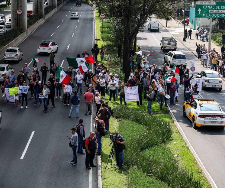 Trabajadores del Poder Judicial bloquean Periférico Sur