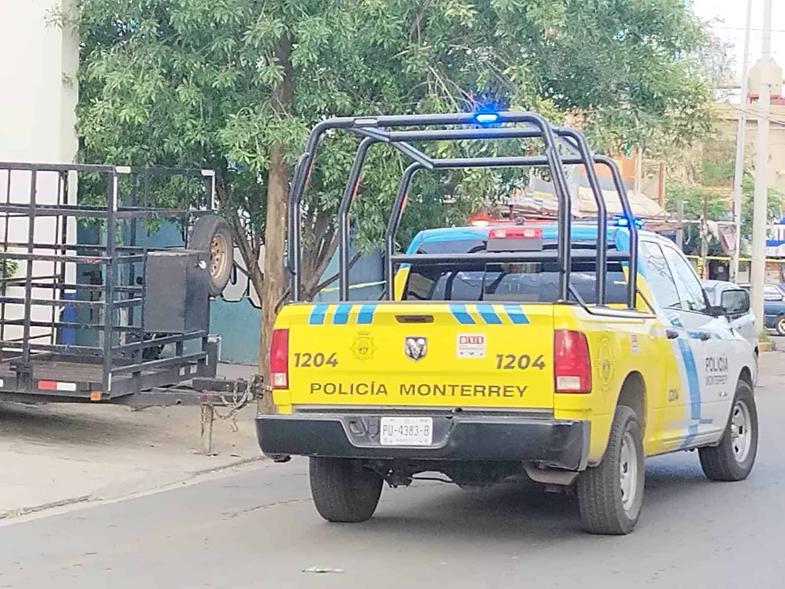 Cuando se encontraba orando en un taller habilitado como templo Cristiano, un hombre asesinado a balazos mientras que una mujer resultó herida, al oriente de Monterrey.