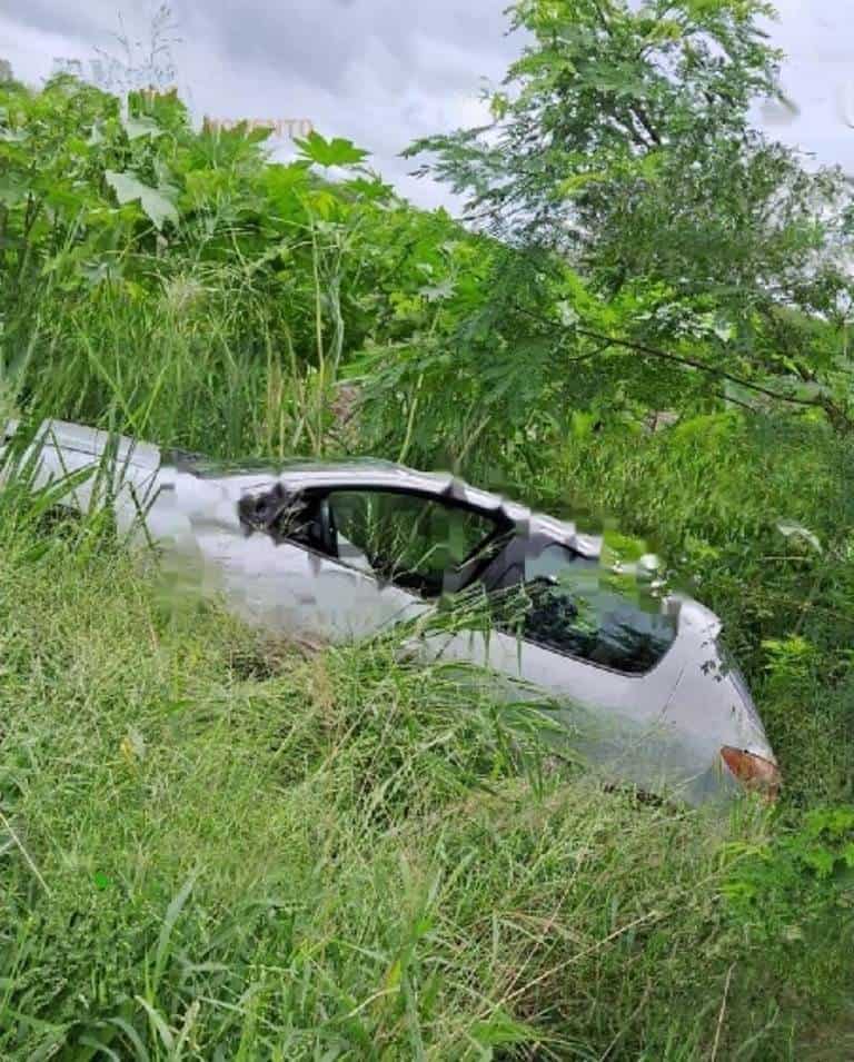 Una intensa movilización de los puestos de socorro se registró en el municipio de Cadereyta, al reportarse que un automóvil, había caído en un barranco.