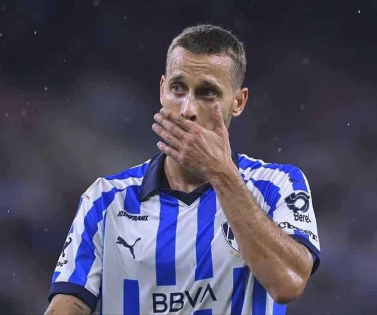 Entrena Rayados sin Sergio Canales 