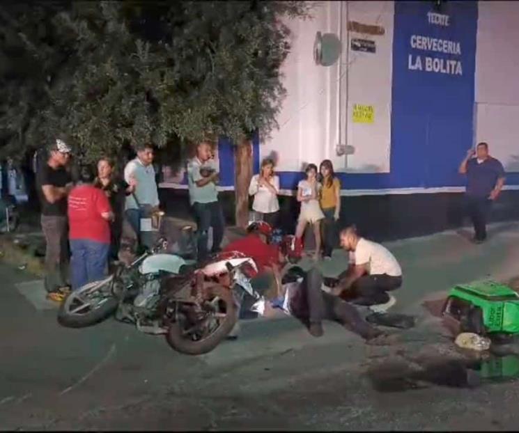 Resulta herido tras chocar en su moto