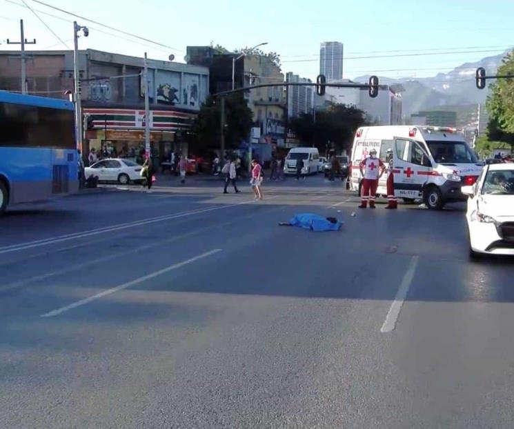 Fallece mujer tras ser atropellada en el Centro de Monterrey