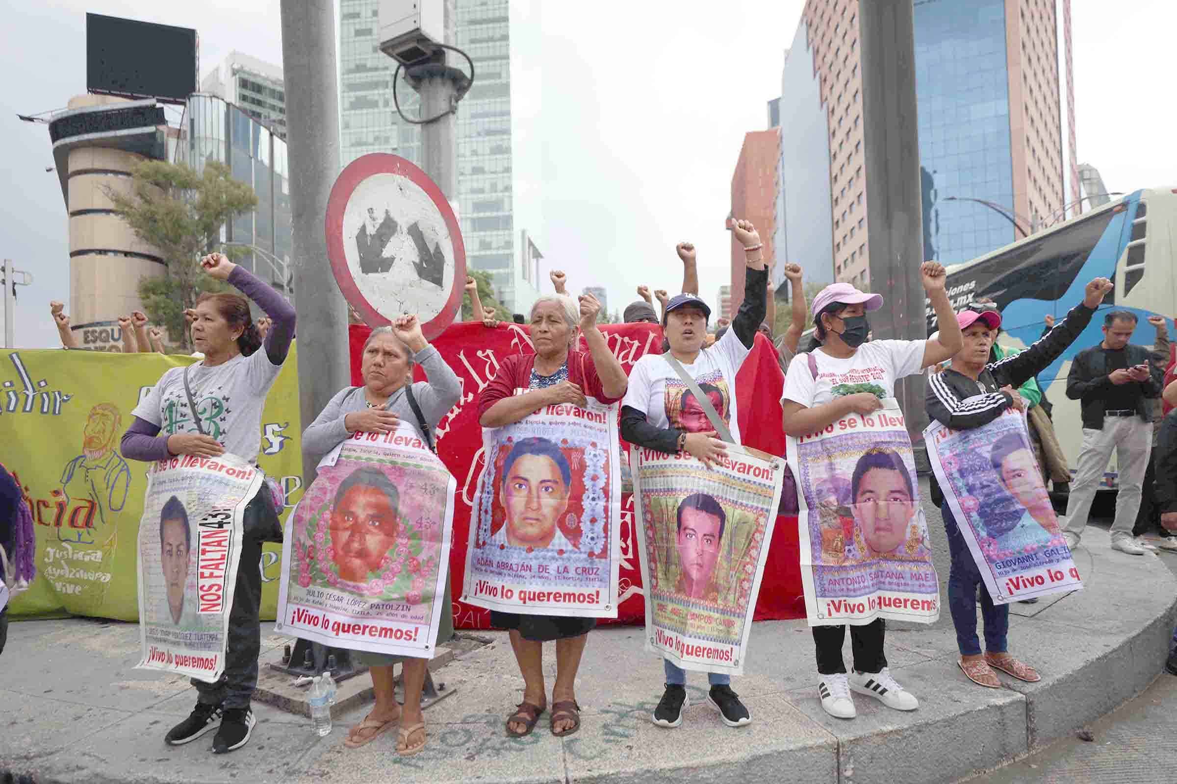 Acusan familiares que carta de AMLO no tiene información