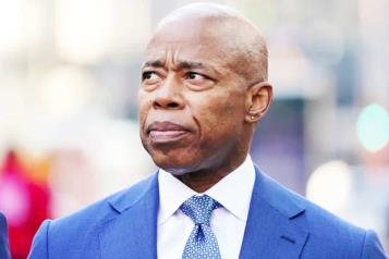 Acusan de cargos penales al alcalde de Nueva York