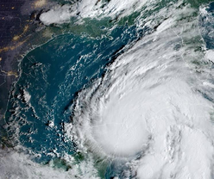 Evacuan miles de personas las costas de Florida ante huracán Helene