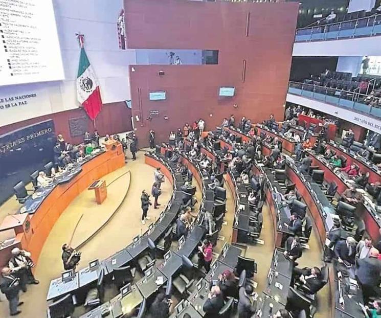 Cierra Senado sus puertas tras las protestas de los 43