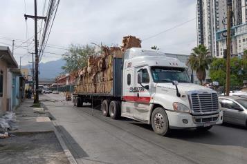 Derriba tr&aacute;iler cables en el Centro