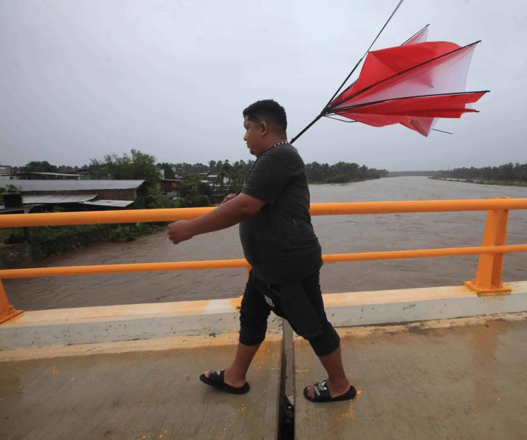 Cierran bancos en Guerrero por tormenta John