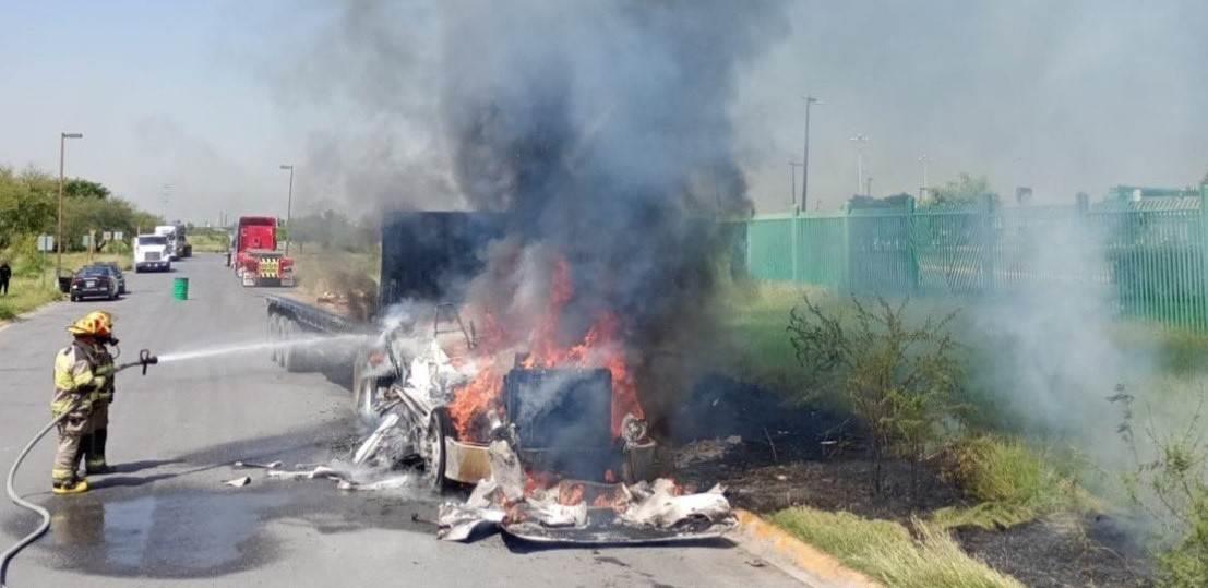 Acaba fuego con tractocamión