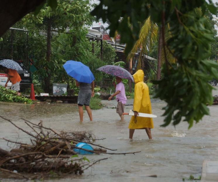 Marina rescata a más de mil personas por inundaciones en Acapulco