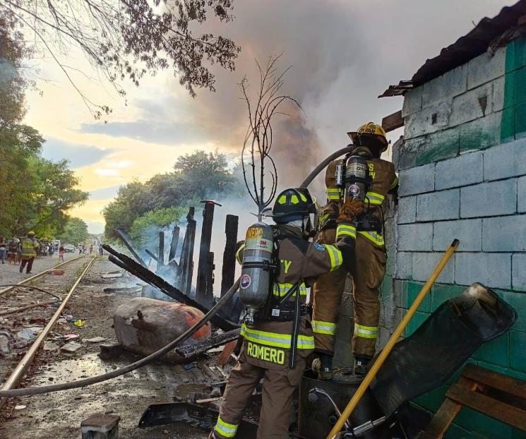 Consume incendio cuatro tejabanes