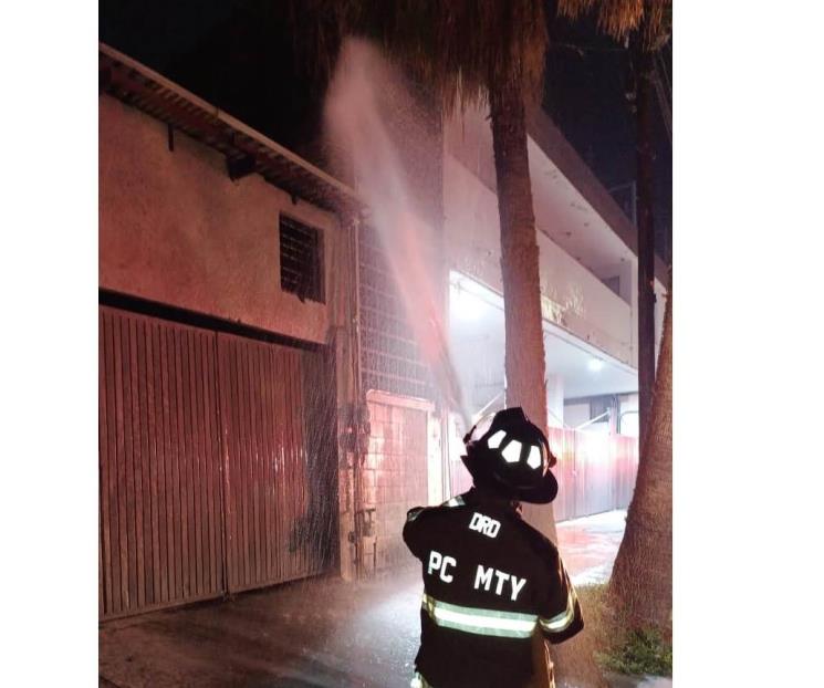 Moviliza incendio de comercio en la Colonia Fierro