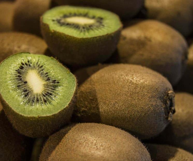 Kiwi combate los altos niveles de colesterol y mejora la piel