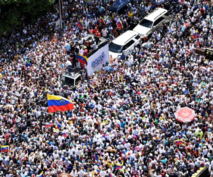 Se enfrentan chavistas y opositores en las calles